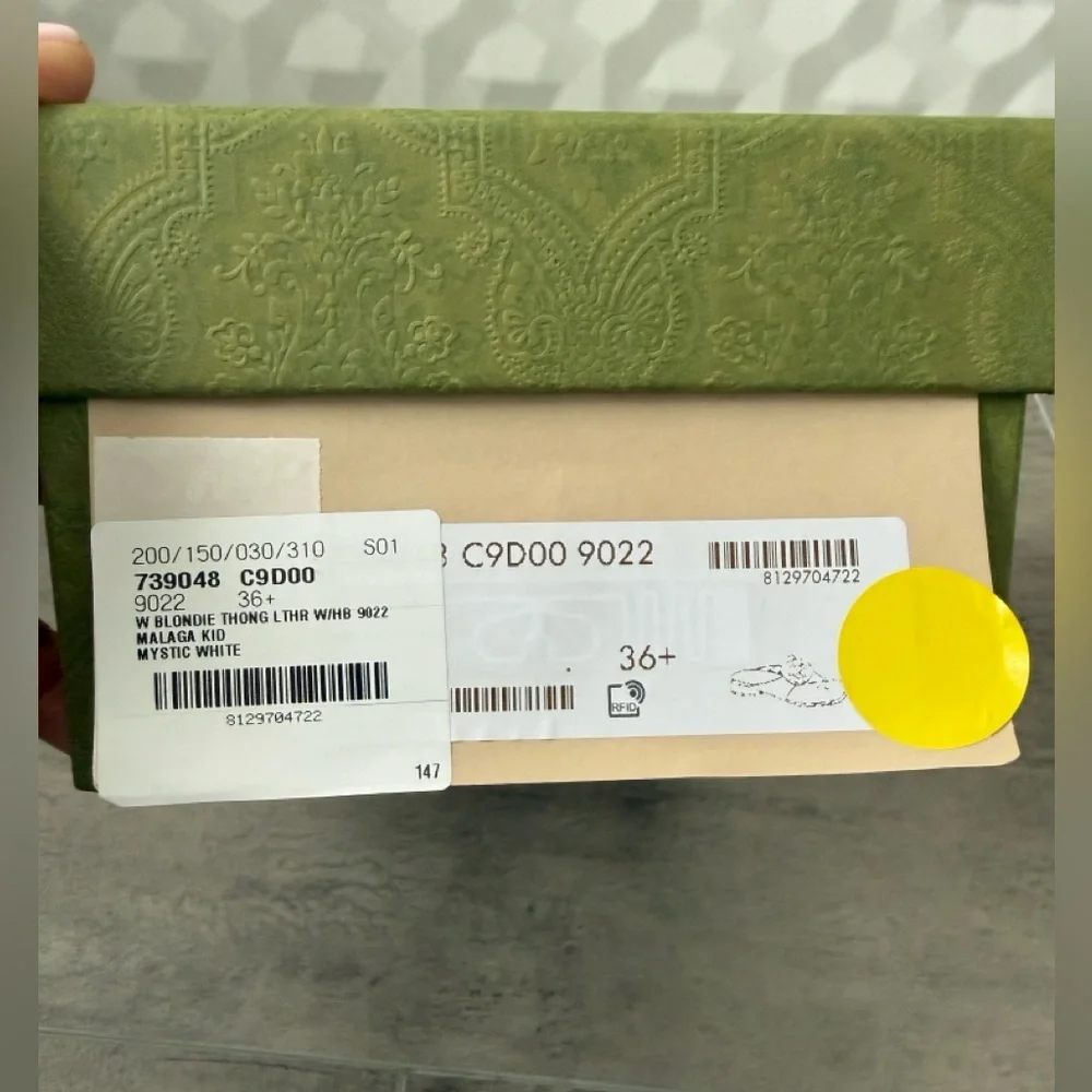 Gucci Blondie GG Logo Leather Thong Flip Flop Flat Sandals Shoes Size 7 NWT - Picture 4 of 16